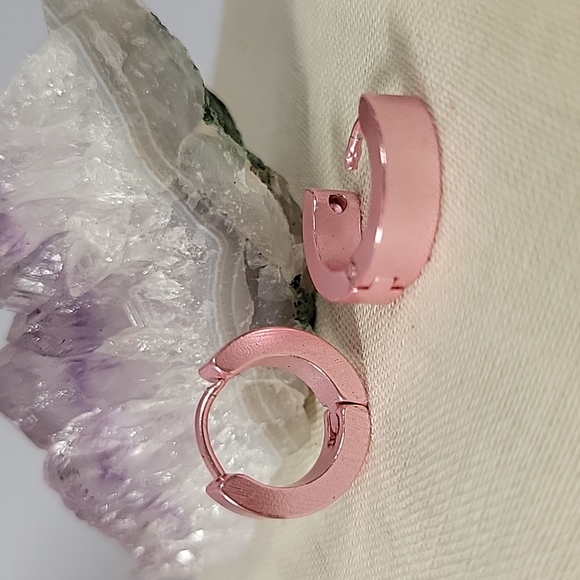 Jewelry - 🔥LAST PAIR🔥Pink Hinged Huggies, unisex